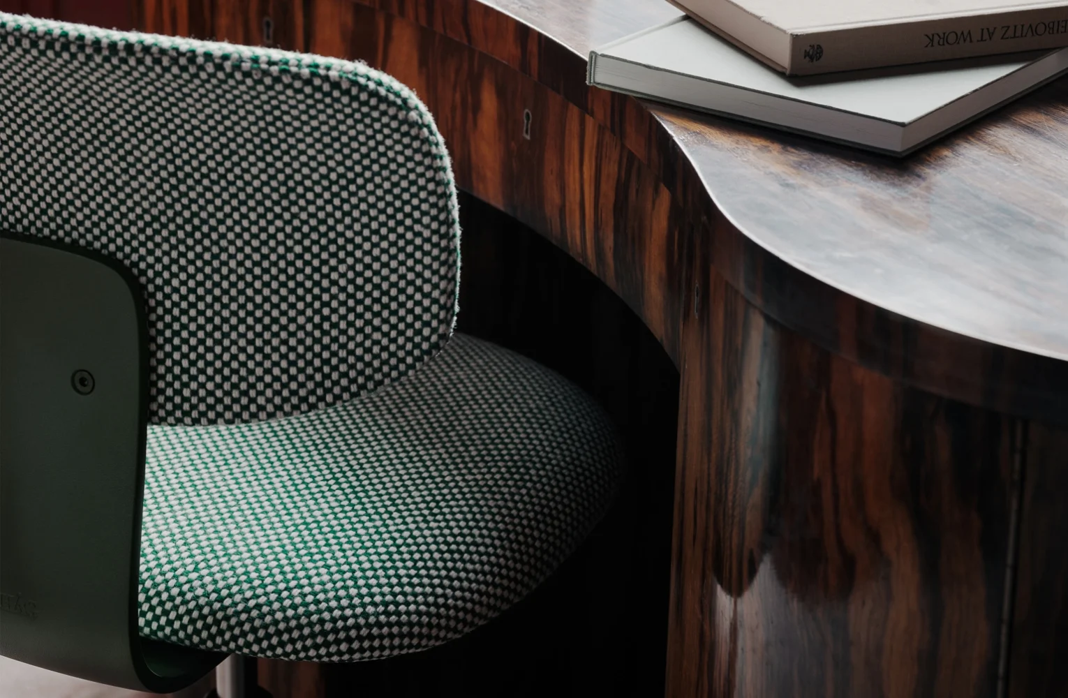 راهنمای کامل انتخاب بهترین جنس روکش صندلی اداری