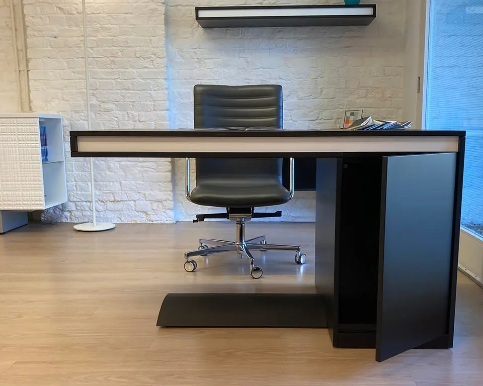 میز مدیریتی کوچک برای فضای محدود