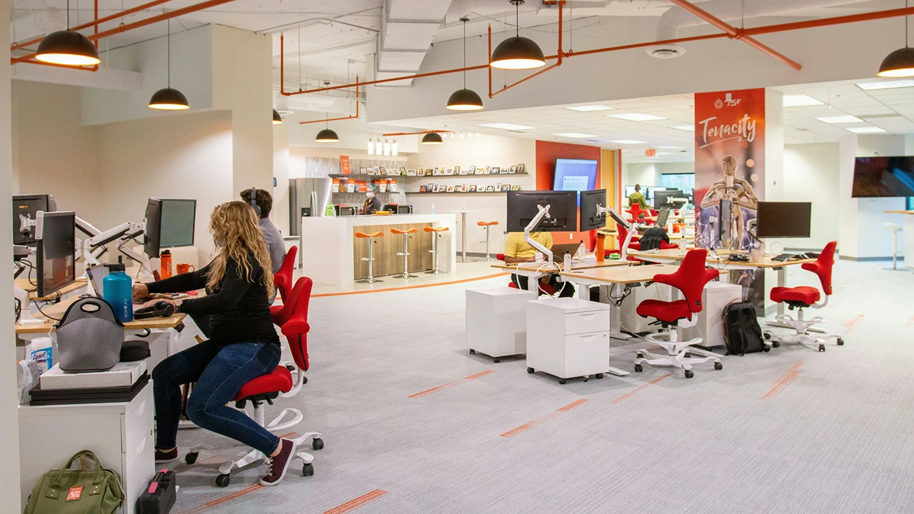 چیدمان هوشمند مبلمان اداری در محیط‌های باز و فضای مشترک